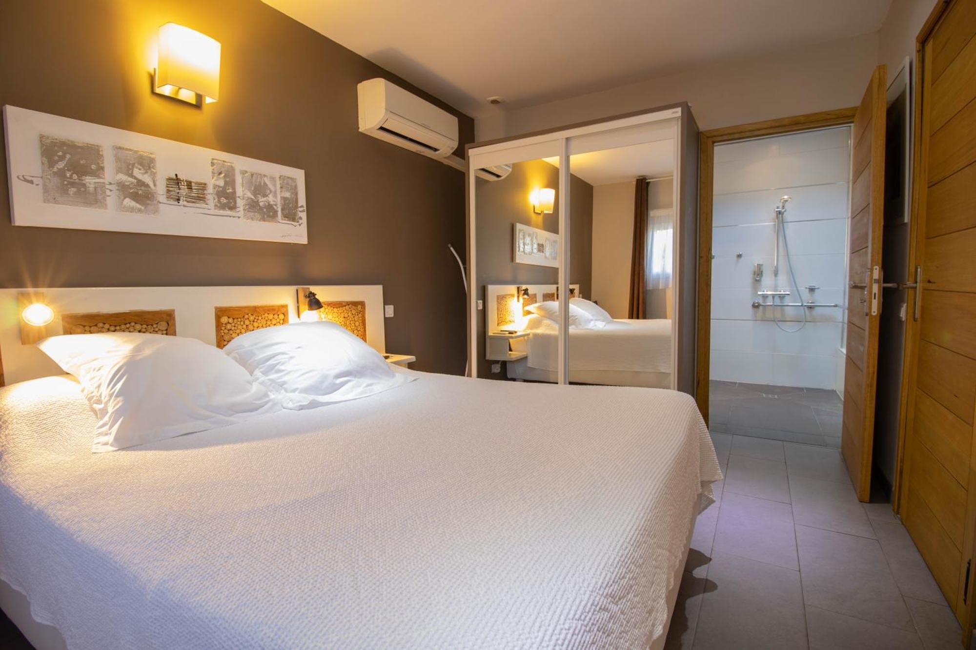 Athena Motel Saint Aygulf Kültér fotó